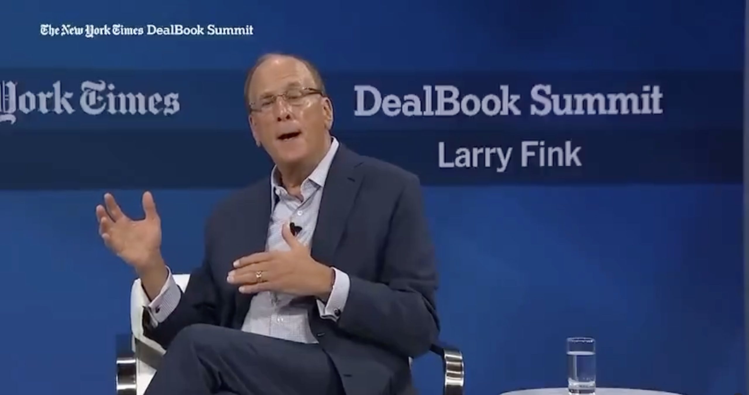 14兆ドル（約2,170兆3,912億円）規模のブラックロックCEOが、複数の“公表されていない国々”が密かにBitcoinを買っていると明かす